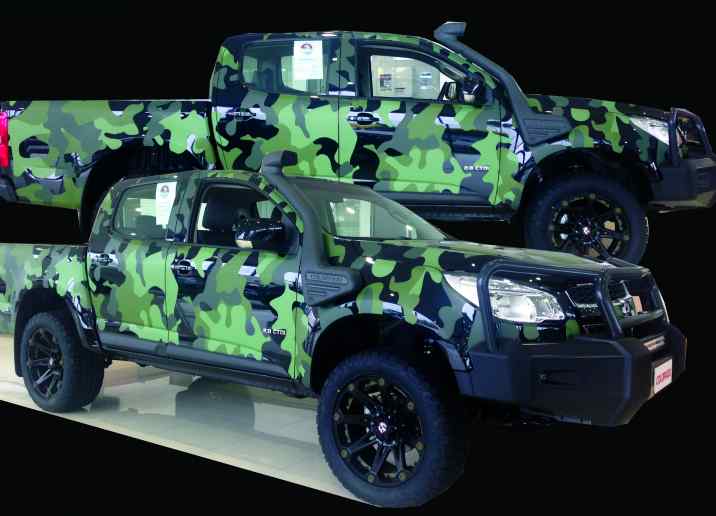 colorado ute holden car wrapping camo